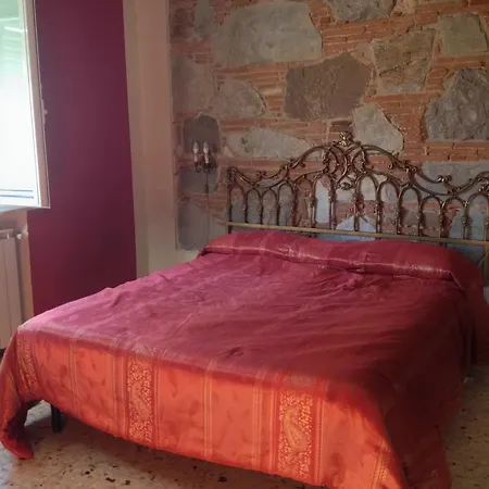 Casa De Servi Lucca